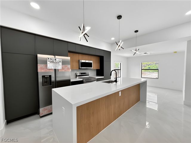 1025 Sentinela BLVD, Lehigh Acres, FL 33974