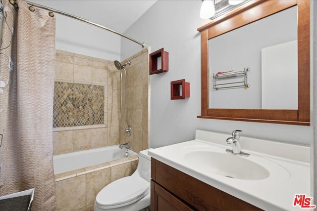 9562 Via Bernardo, Burbank, CA 91504