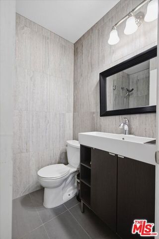 9562 Via Bernardo, Burbank, CA 91504