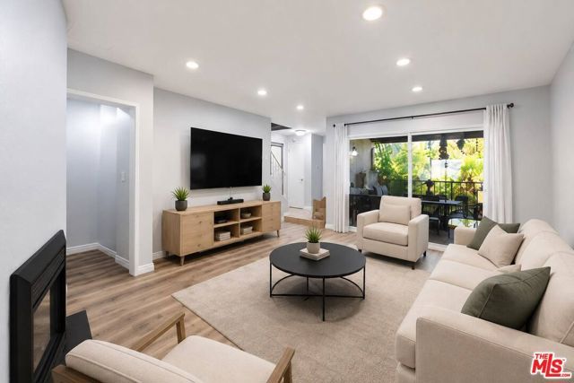 9562 Via Bernardo, Burbank, CA 91504