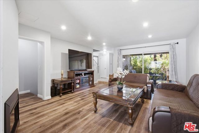 9562 Via Bernardo, Burbank, CA 91504