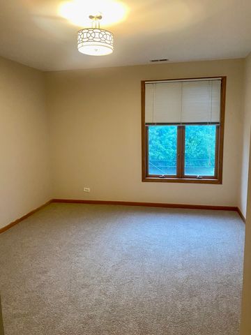 475 N East River Road 3, Des Plaines, IL 60016