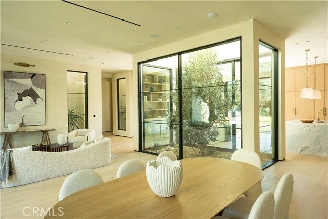 23340 Collins, Woodland Hills (los Angeles), CA 91367