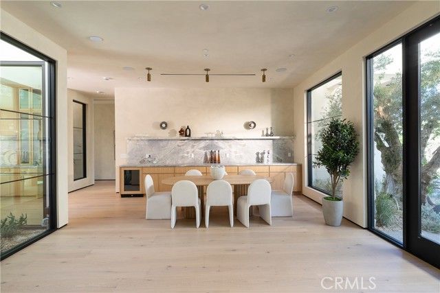 23340 Collins, Woodland Hills (los Angeles), CA 91367