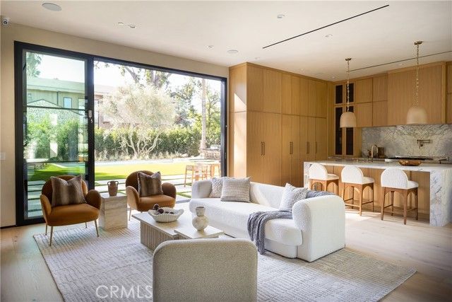 23340 Collins, Woodland Hills (los Angeles), CA 91367