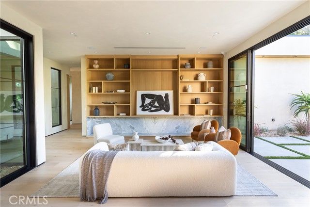 23340 Collins, Woodland Hills (los Angeles), CA 91367