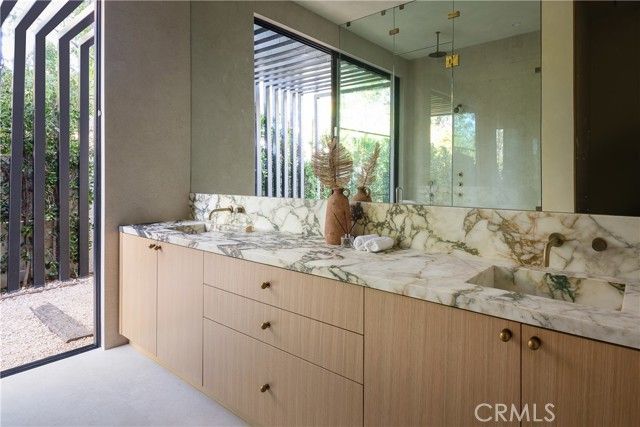 23340 Collins, Woodland Hills (los Angeles), CA 91367