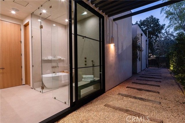 23340 Collins, Woodland Hills (los Angeles), CA 91367