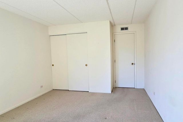 650 Whitney Court 108, Gurnee, IL 60031