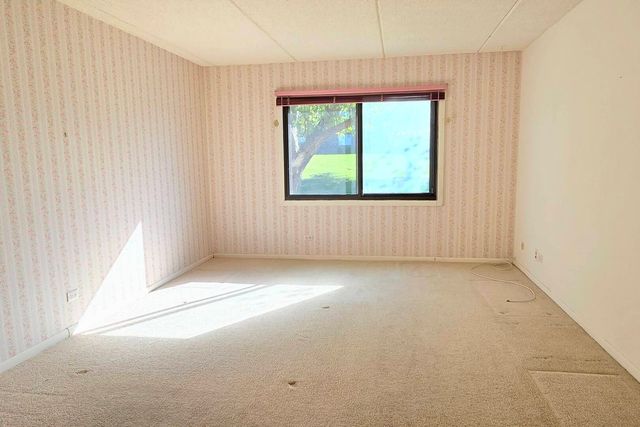 650 Whitney Court 108, Gurnee, IL 60031