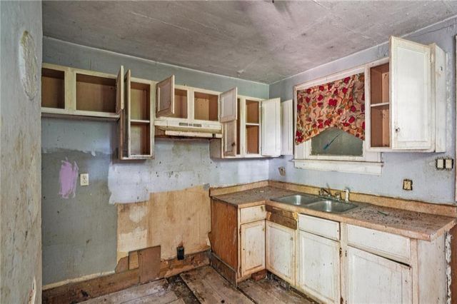 2096 Fairburn SW Road, Atlanta, GA 30331