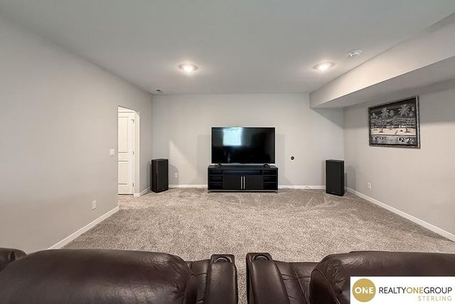 9512 Reynolds Street, Omaha, NE 68122