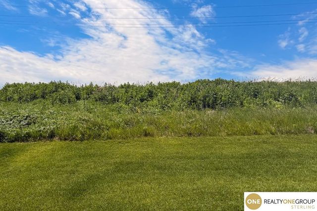 9512 Reynolds Street, Omaha, NE 68122