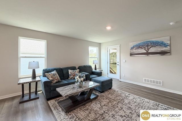 9512 Reynolds Street, Omaha, NE 68122