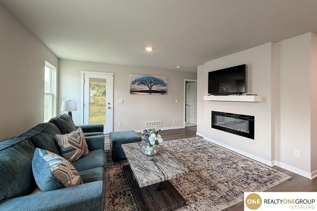 9512 Reynolds Street, Omaha, NE 68122