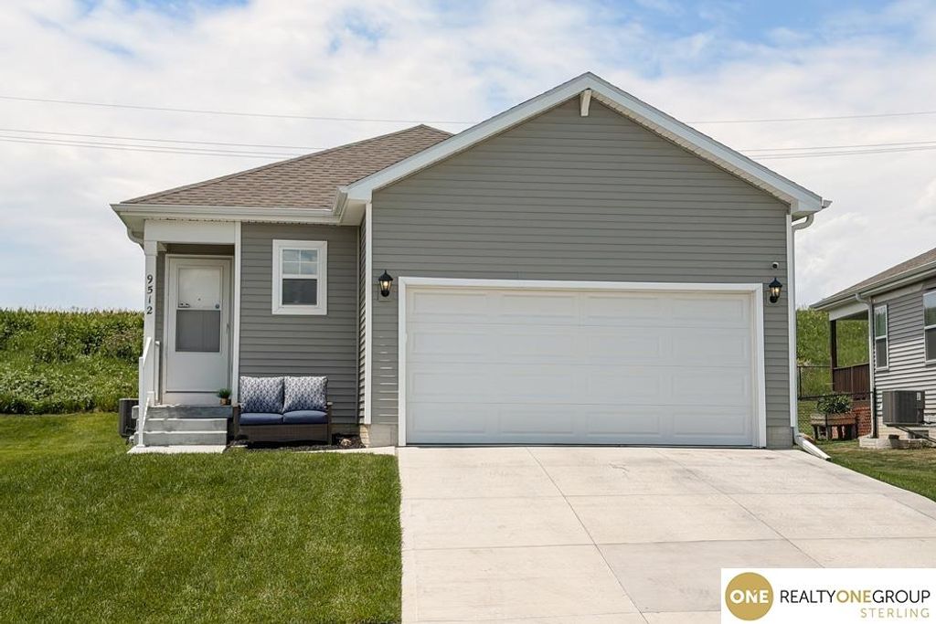 9512 Reynolds Street, Omaha, NE 68122
