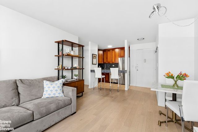 130 W 67th St Apt 9C, New York City, NY 10023