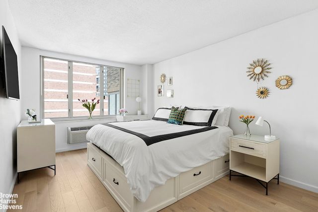 130 W 67th St Apt 9C, New York City, NY 10023