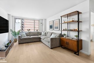 130 W 67th St Apt 9C, New York City, NY 10023