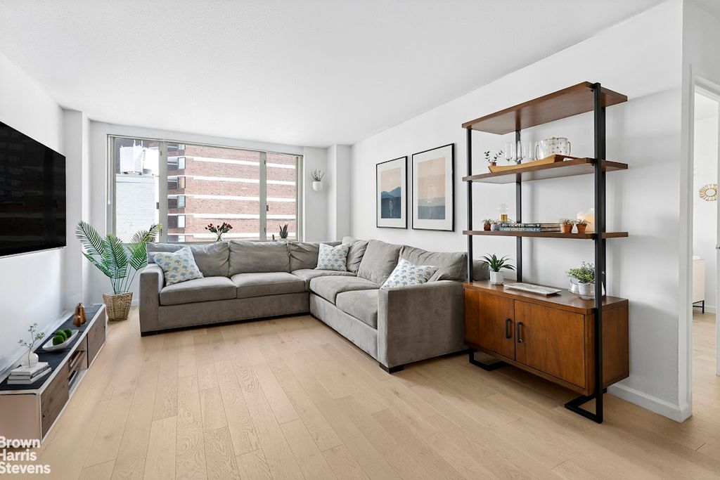 130 W 67th St Apt 9C, New York City, NY 10023