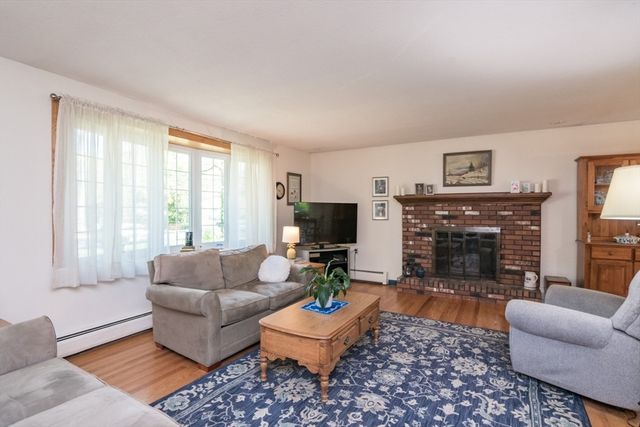 908 Burts Pit Rd, Northampton, MA 01062