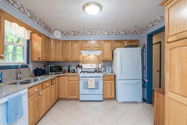 908 Burts Pit Rd, Northampton, MA 01062