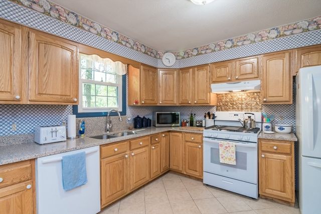 908 Burts Pit Rd, Northampton, MA 01062