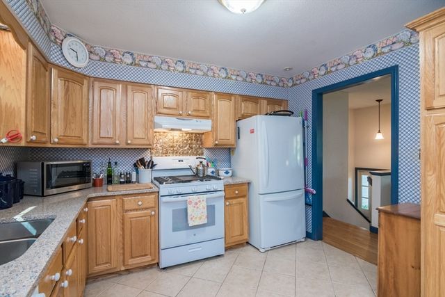 908 Burts Pit Rd, Northampton, MA 01062