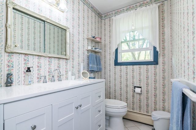 908 Burts Pit Rd, Northampton, MA 01062