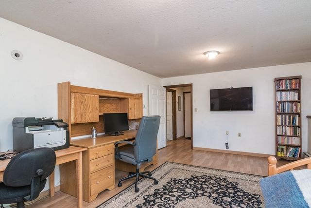 908 Burts Pit Rd, Northampton, MA 01062