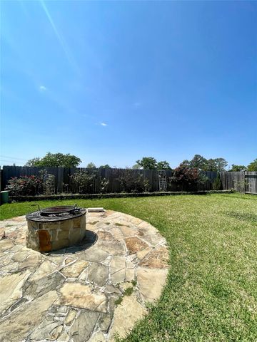 3923 Hawaiian Court, Baytown, TX 77521