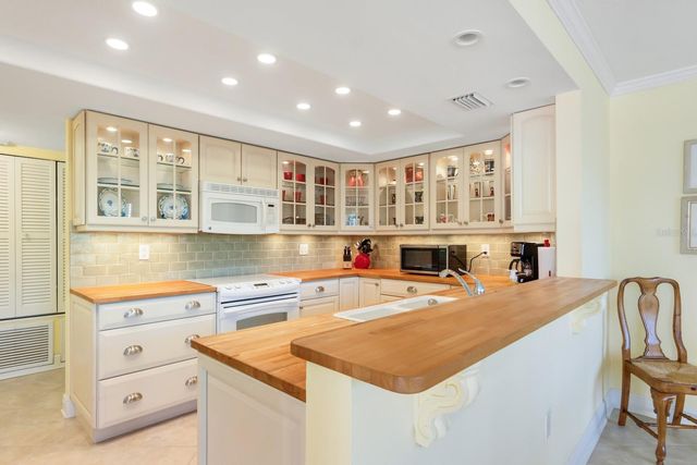 8767 MIDNIGHT PASS ROAD 101F, Sarasota, FL 34242