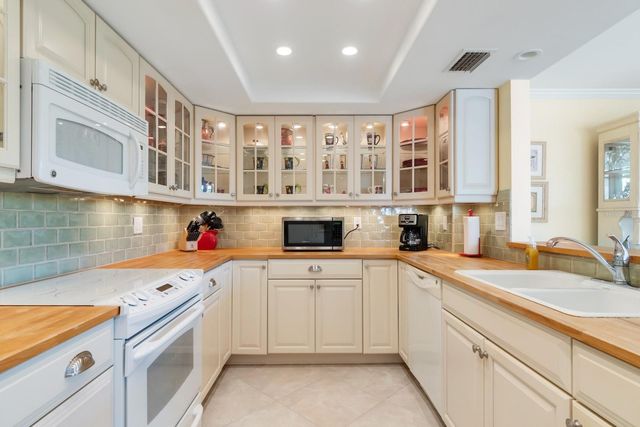 8767 MIDNIGHT PASS ROAD 101F, Sarasota, FL 34242