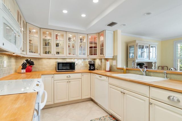 8767 MIDNIGHT PASS ROAD 101F, Sarasota, FL 34242