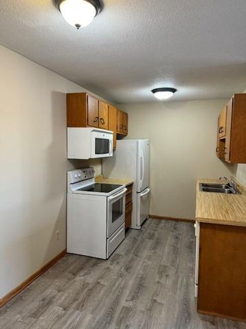 9141 Highway 55 306, Golden Valley, MN 55427