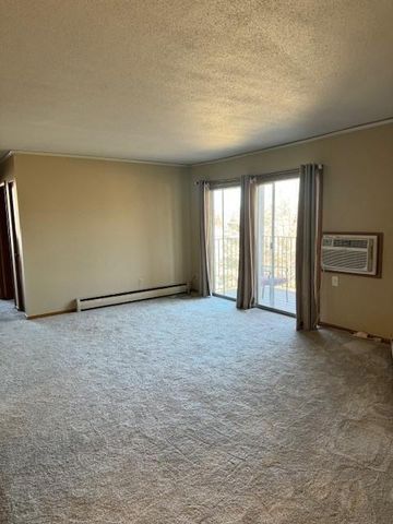 9141 Highway 55 306, Golden Valley, MN 55427