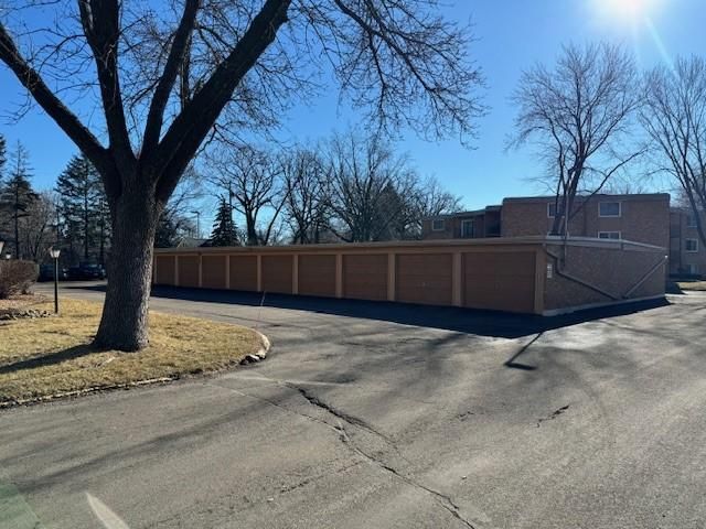 9141 Highway 55 306, Golden Valley, MN 55427