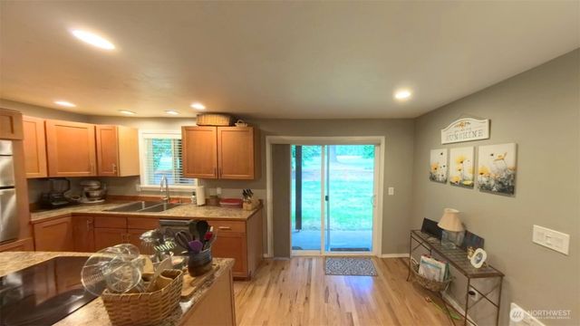 40 N Mt Christie Drive W, Hoodsport, WA 98548