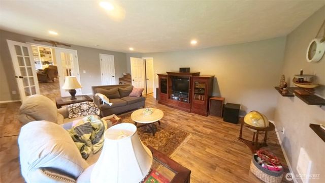 40 N Mt Christie Drive W, Hoodsport, WA 98548