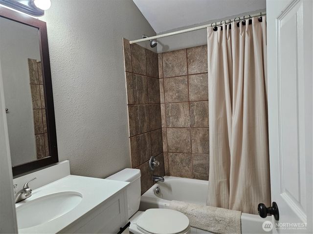 40 N Mt Christie Drive W, Hoodsport, WA 98548