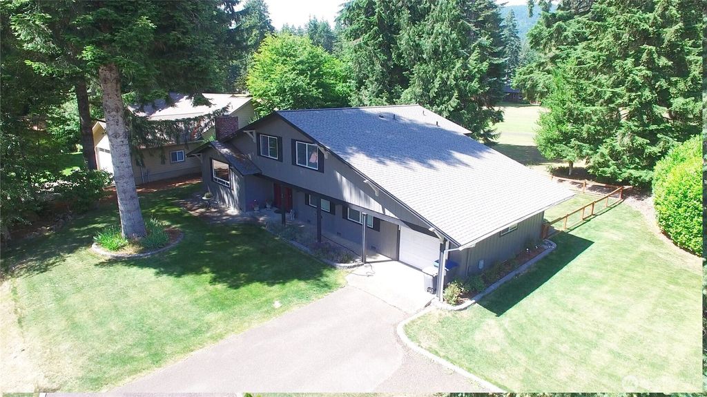 40 N Mt Christie Drive W, Hoodsport, WA 98548