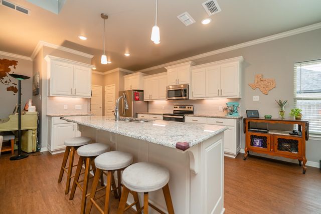 527 E Center St, White Oak, TX 75693