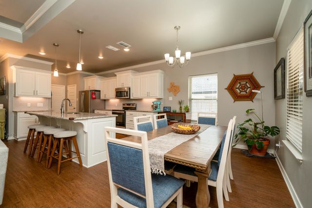 527 E Center St, White Oak, TX 75693