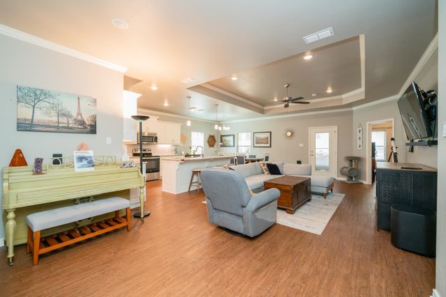 527 E Center St, White Oak, TX 75693