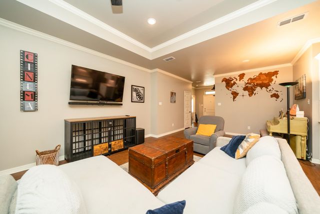 527 E Center St, White Oak, TX 75693