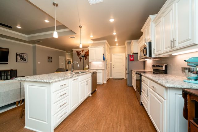 527 E Center St, White Oak, TX 75693