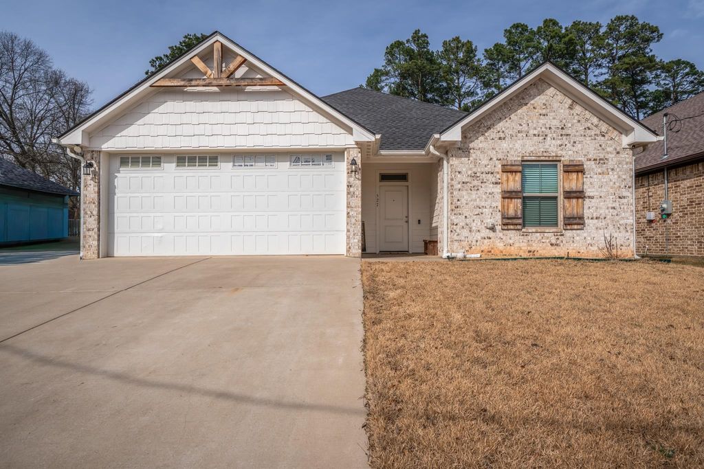 527 E Center St, White Oak, TX 75693