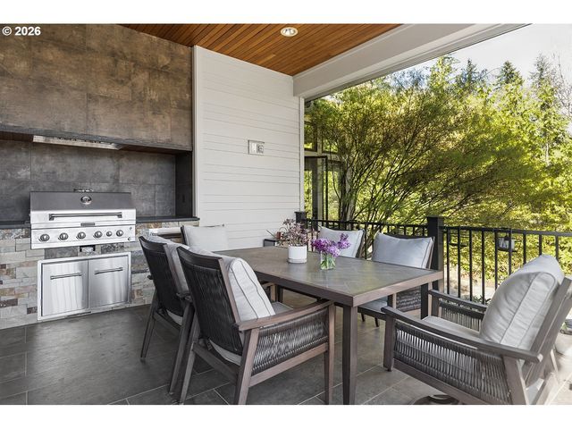 13912 GOODALL Rd, Lake Oswego, OR 97034