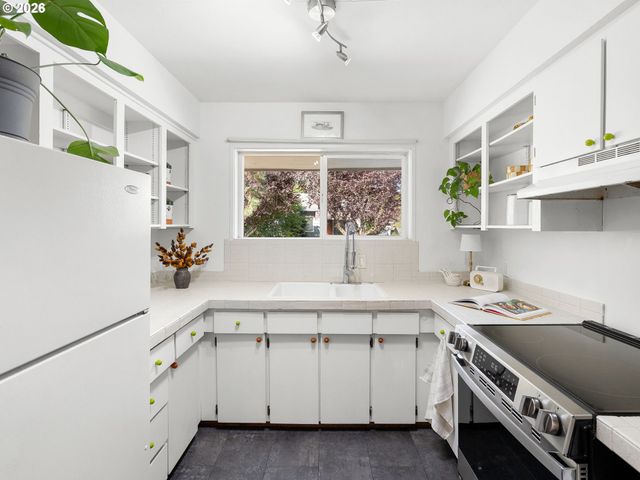 4624 Se 49TH Ave, Portland, OR 97206