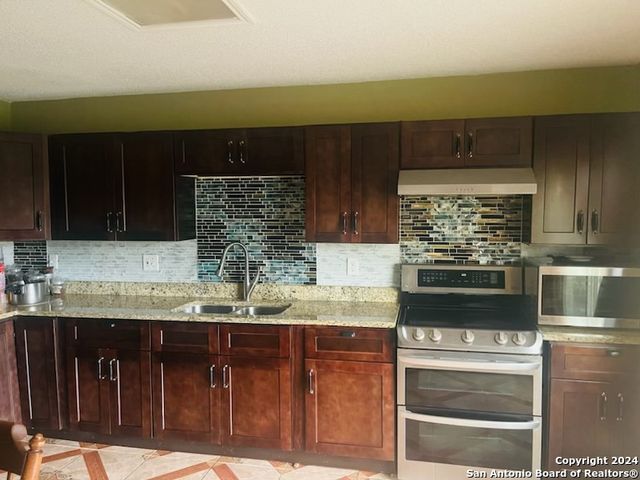 9939 SUNSET PL, San Antonio, TX 78245